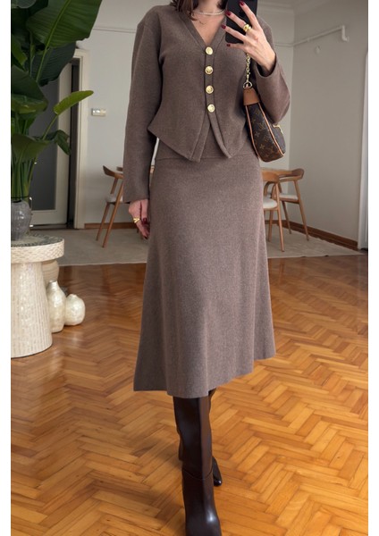 Gold Düğmeli Fitilli Etekli Takım- Kahverengi modelleri