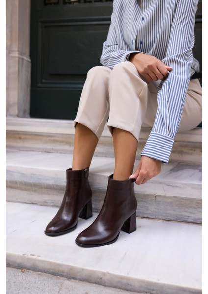 Lola Kadın Kahve Kalın Topuklu Bootie fırsatları