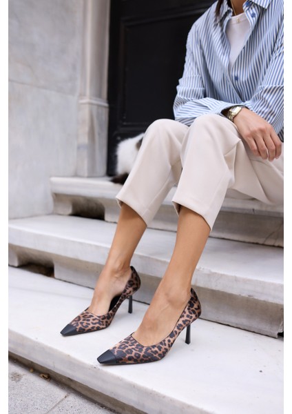 Gilla Kadın Leopar Siyah Burun Demiri Topuklu Ayakkabi