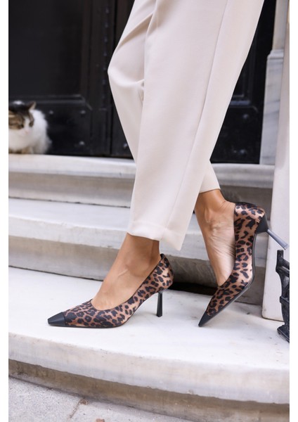 Gilla Kadın Leopar Siyah Burun Demiri Topuklu Ayakkabi fırsatları
