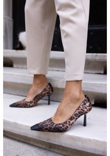 Gilla Kadın Leopar Siyah Burun Demiri Topuklu Ayakkabi