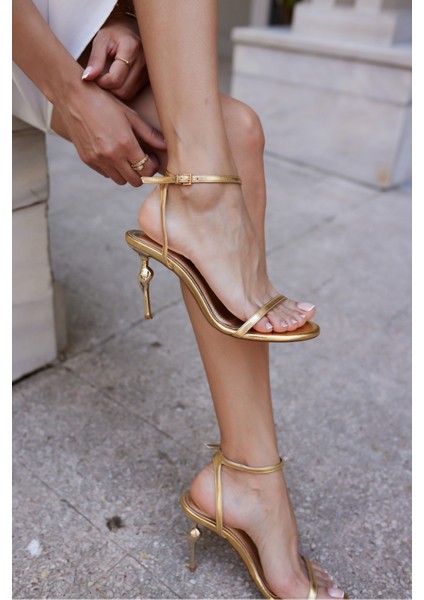 Alec Kadın Siyah Tek Bant Topuklu Sandalet fırsatları