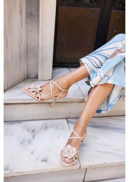 Natali Kadın Altin Çiçekli Topuklu Sandalet fırsatları