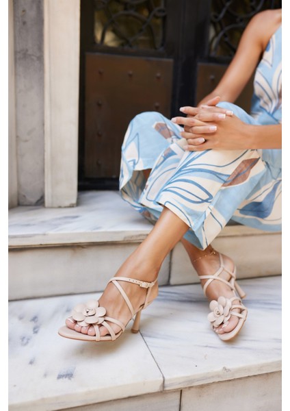 Natali Kadın Altin Çiçekli Topuklu Sandalet indirimleri