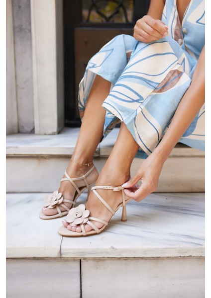 Natali Kadın Altin Çiçekli Topuklu Sandalet