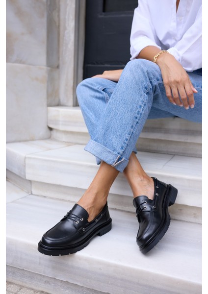 Robin Kadin Siyah Cilt Bagcıklı Loafer Ayakkabi
