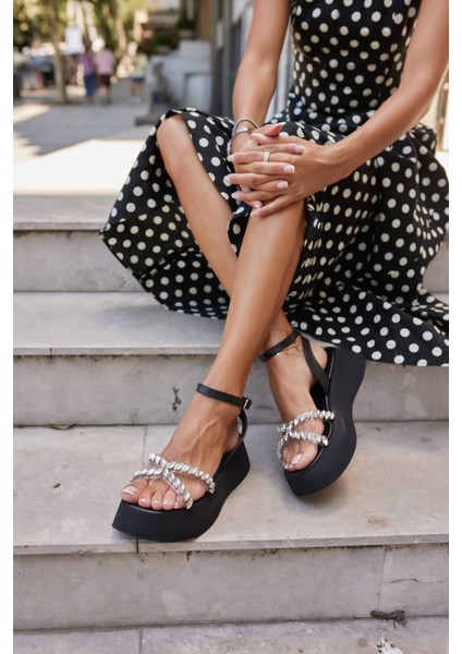 Lupi Kadın Siyah Seffaf Taş Detaylı Dolgu Sandalet