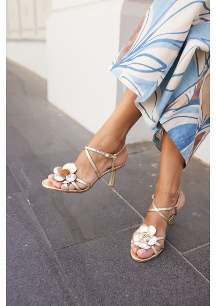 Natali Kadın Altin Çiçekli Topuklu Sandalet fırsatları
