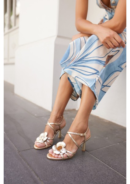 Natali Kadın Altin Çiçekli Topuklu Sandalet