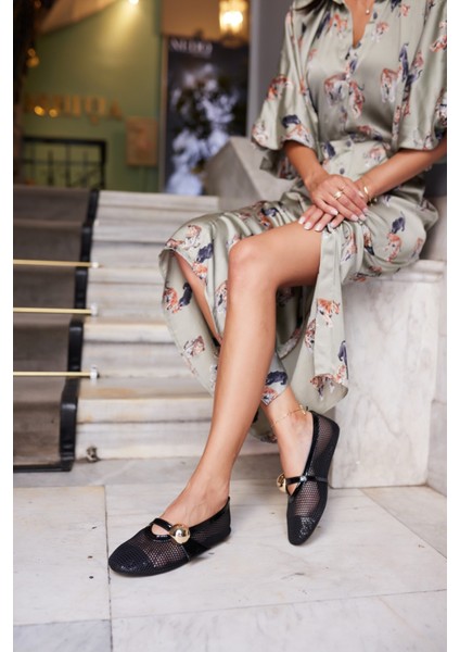 Nika Kadın Siyah File Toka Gold Detay Babet modelleri