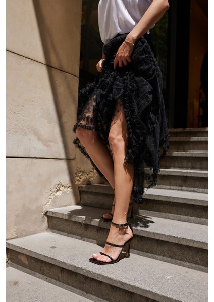 Cordeli Kadin Si̇yah Rugan Tek Bant Topuklu Sandalet fiyatları