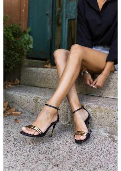 Remo Kadın Siyah Metal Detaylı Topuklu Sandalet