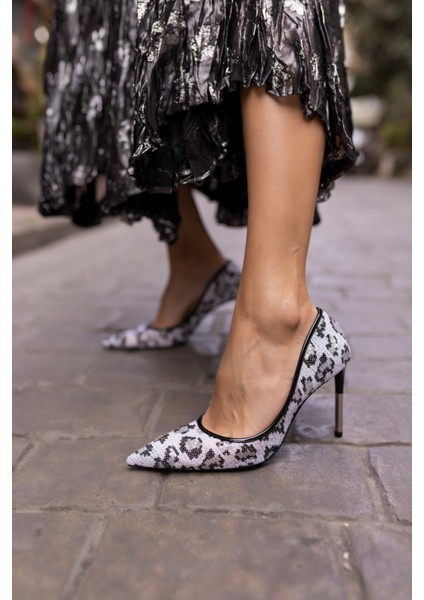 Paradiso Kadin Beyaz Leopar Payetli Topuklu Stiletto