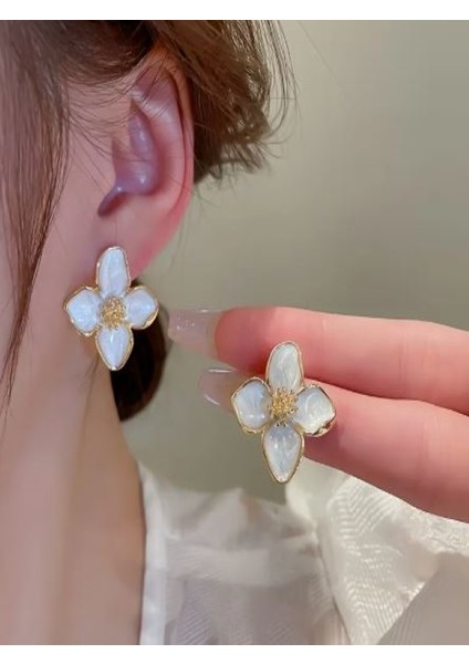 14K Altın Kaplama Beyaz Çiçek Küpe modelleri
