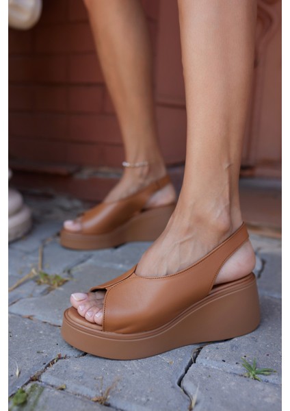 Confino Kadın Siyah Gercek Deri Dolgu Taban Sandalet