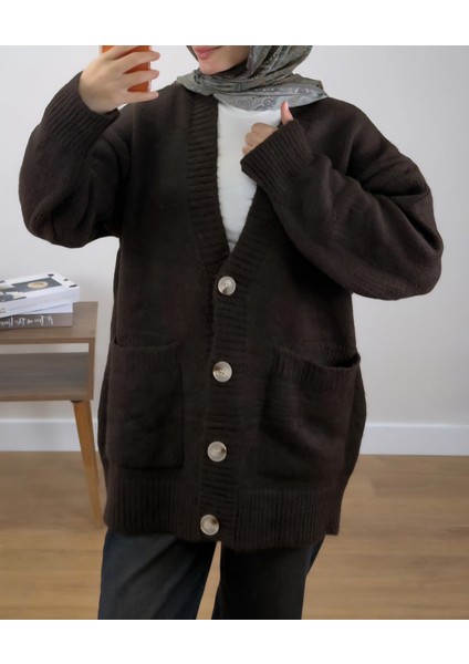 Cep Detaylı Düğmeli Triko Hırka