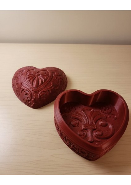 Aşkın ve Zarafetin Buluştuğu Kutu: Fleur De Lis Kalp Kutu