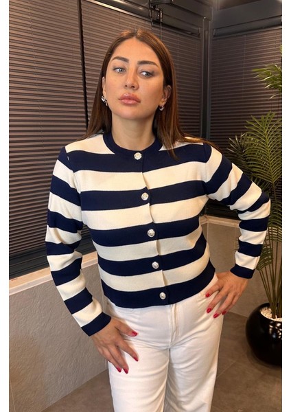 Çizgi Detaylı Gümüş Düğmeli Lacivert Hırka modelleri