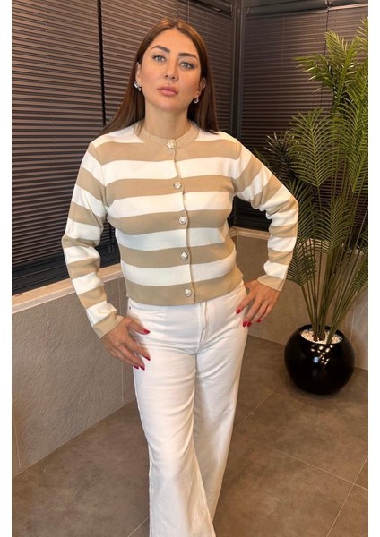 Çizgi Detaylı Gümüş Düğmeli Camel Hırka