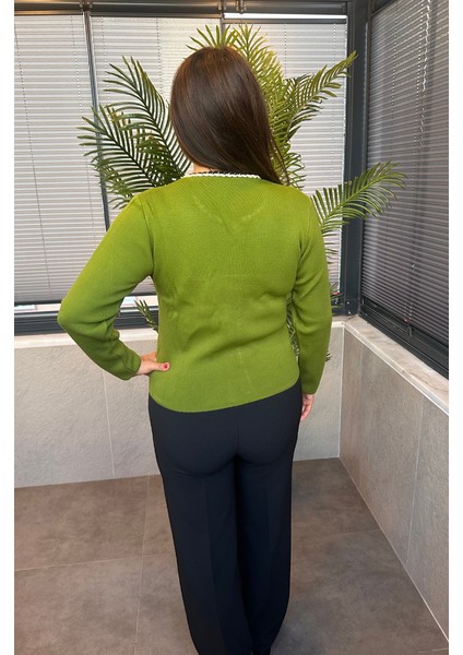 Burgu Şeritli Özel Işleme Düğmeli Yeşil Hırka modelleri