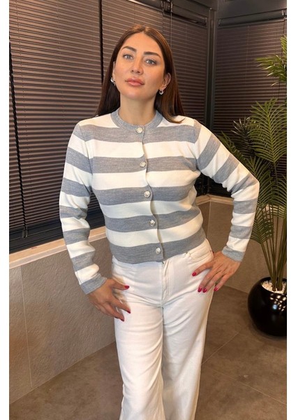 Çizgi Detaylı Gümüş Düğmeli Gri Hırka