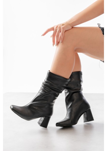 Madamore Siyah Büzgülü Küt Burun (8 cm Topuk Boyu) Günlük Kullanım Bot fiyatları