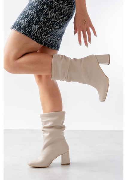 Madamore Bej Büzgülü Küt Burun (8 cm Topuk Boyu) Günlük Kullanım Bot modelleri