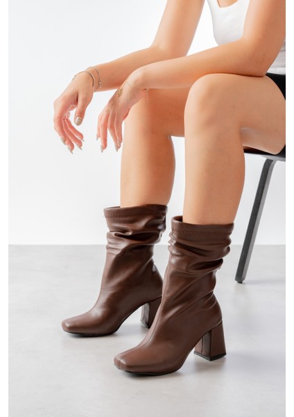 Madamore Kahverengi Büzgülü Küt Burun (8 cm Topuk Boyu) Günlük Kullanım Bot