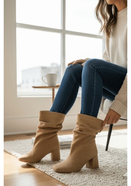 Madamore Bej Süet Büzgülü Küt Burun (8 cm Topuk Boyu) Günlük Kullanım Bot