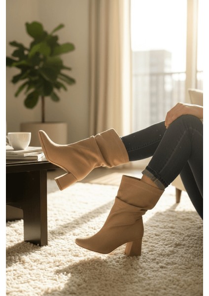 Madamore Bej Süet Büzgülü Küt Burun (8 cm Topuk Boyu) Günlük Kullanım Bot modelleri