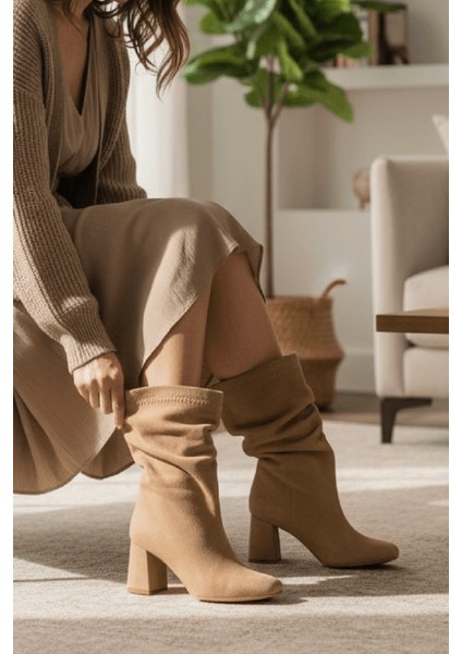 Madamore Bej Süet Büzgülü Küt Burun (8 cm Topuk Boyu) Günlük Kullanım Bot fiyatları