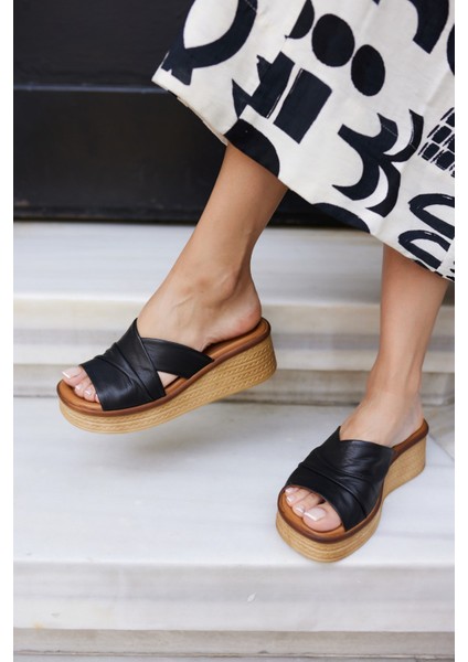 Fianco Kadın Siyah Gercek Deri Dolgu Taban Terlık