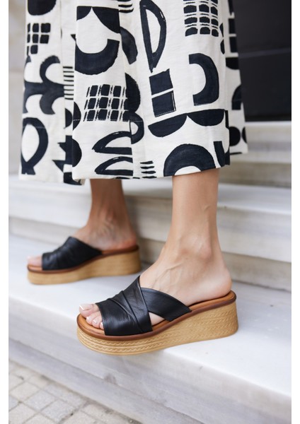 Fianco Kadın Siyah Gercek Deri Dolgu Taban Terlık fiyatları