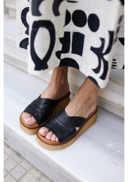 Fianco Kadın Siyah Gercek Deri Dolgu Taban Terlık