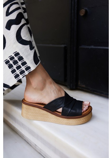 Fianco Kadın Siyah Gercek Deri Dolgu Taban Terlık