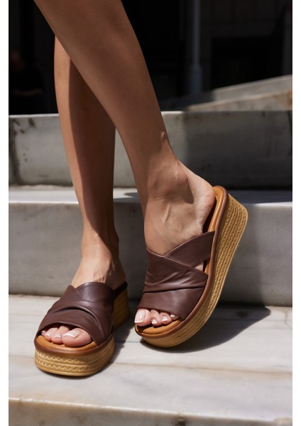 Fianco Kadın Siyah Gercek Deri Dolgu Taban Terlık fiyatları