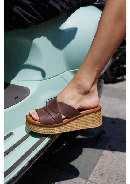 Fianco Kadın Siyah Gercek Deri Dolgu Taban Terlık