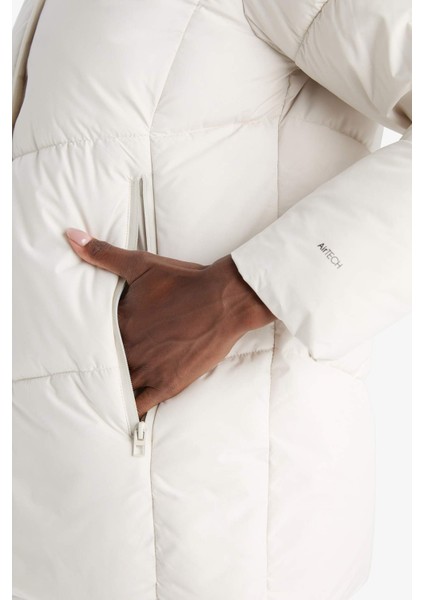 Su İtici Regular Fit Yarım Polar Astarlı Kapüşonlu Fermuarlı Kışlık Mont A1553AX25WN indirimleri