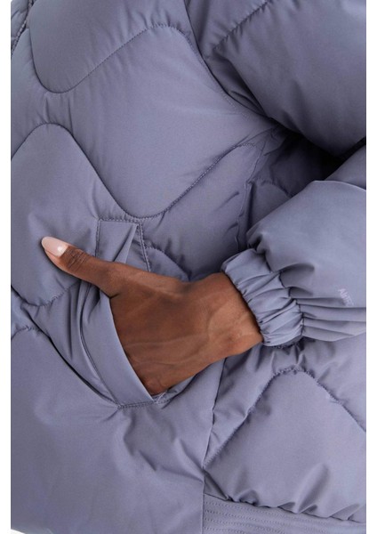 Fit Su İtici Oversize Fit Geniş Kalıp Kapüşonlu Fermuarlı Cepli Şişme Mont E9260AX25AU indirimleri