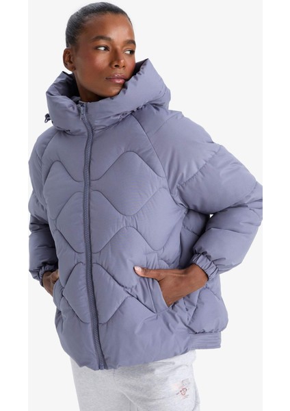 Fit Su İtici Oversize Fit Geniş Kalıp Kapüşonlu Fermuarlı Cepli Şişme Mont E9260AX25AU modelleri