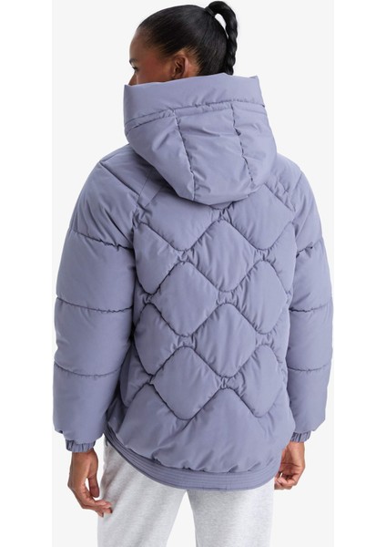 Fit Su İtici Oversize Fit Geniş Kalıp Kapüşonlu Fermuarlı Cepli Şişme Mont E9260AX25AU