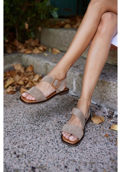 Poster Kadın Vizon Kum Suet Sandalet modelleri
