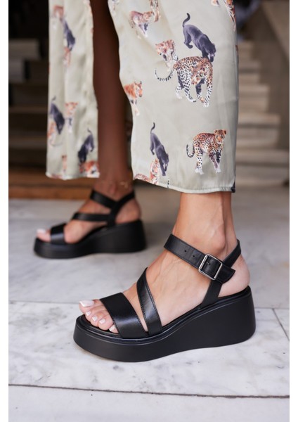 Aspetto Kadin Siyah Gercek Deri Dolgu Taban Sandalet