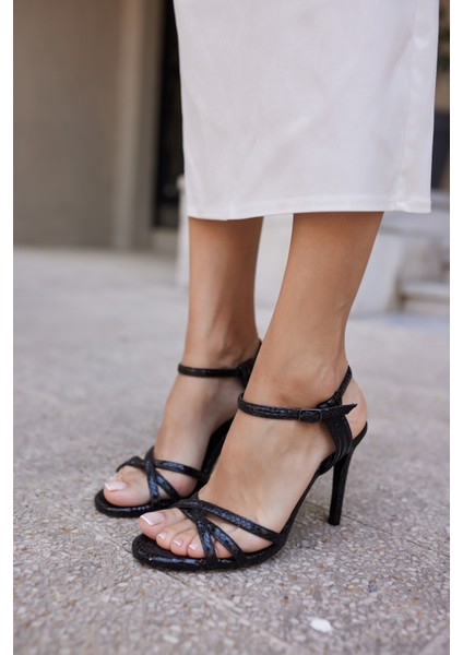 Chuki Kadın Gumus Bantlı Topuklu Sandalket