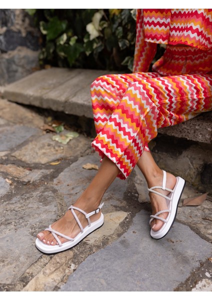Master Kadin Beyaz Taş Detay Sandalet