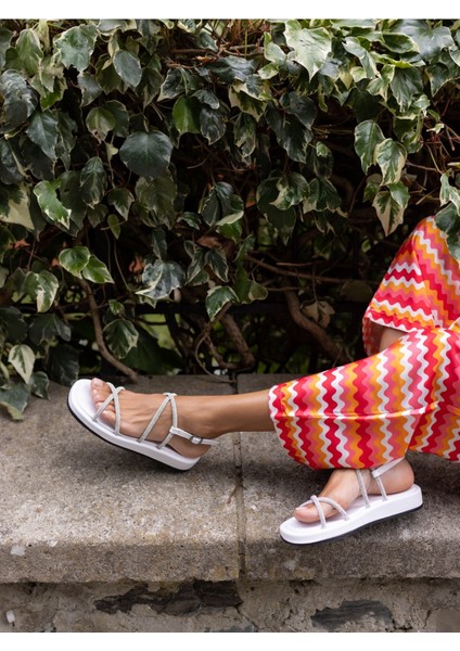 Master Kadin Beyaz Taş Detay Sandalet fırsatları