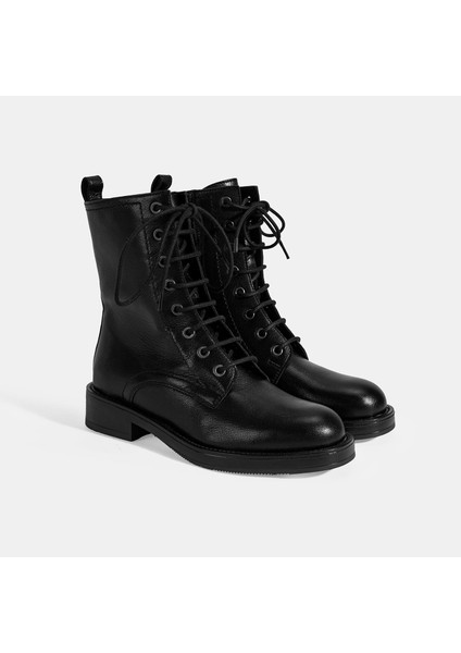 Kadın Siyah Bağcıklı Deri Postal Bot