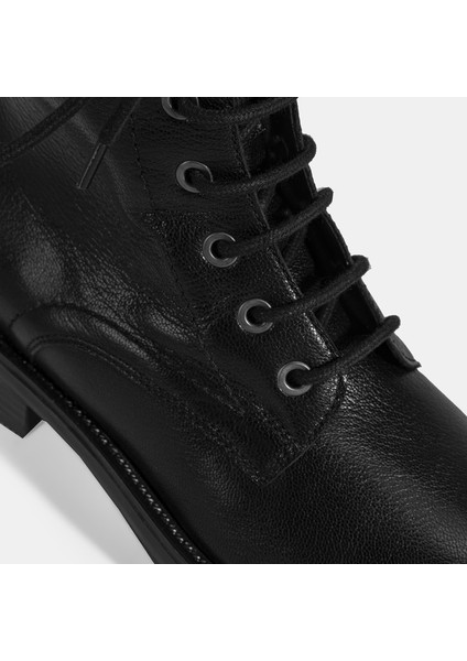 Kadın Siyah Bağcıklı Deri Postal Bot