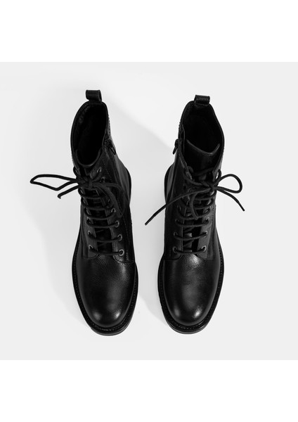 Kadın Siyah Bağcıklı Deri Postal Bot