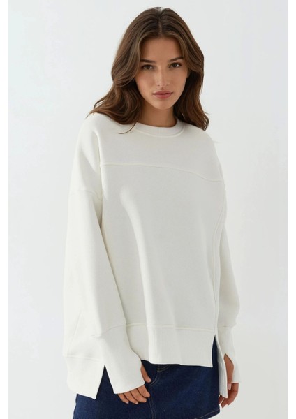 Kadın Ön Yırtmaçlı Yuvarlak Yaka Büyük Boy Sweatshirt Beyaz Beyaz